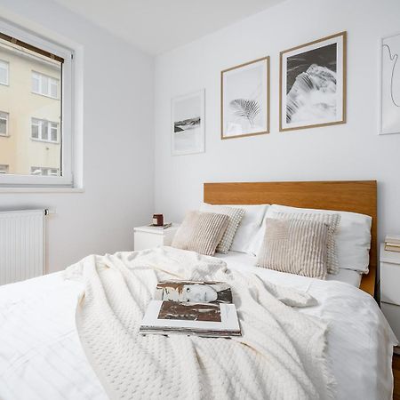 Prague Days - Bright Apartment - Balcony - Private Parking Bagian luar foto