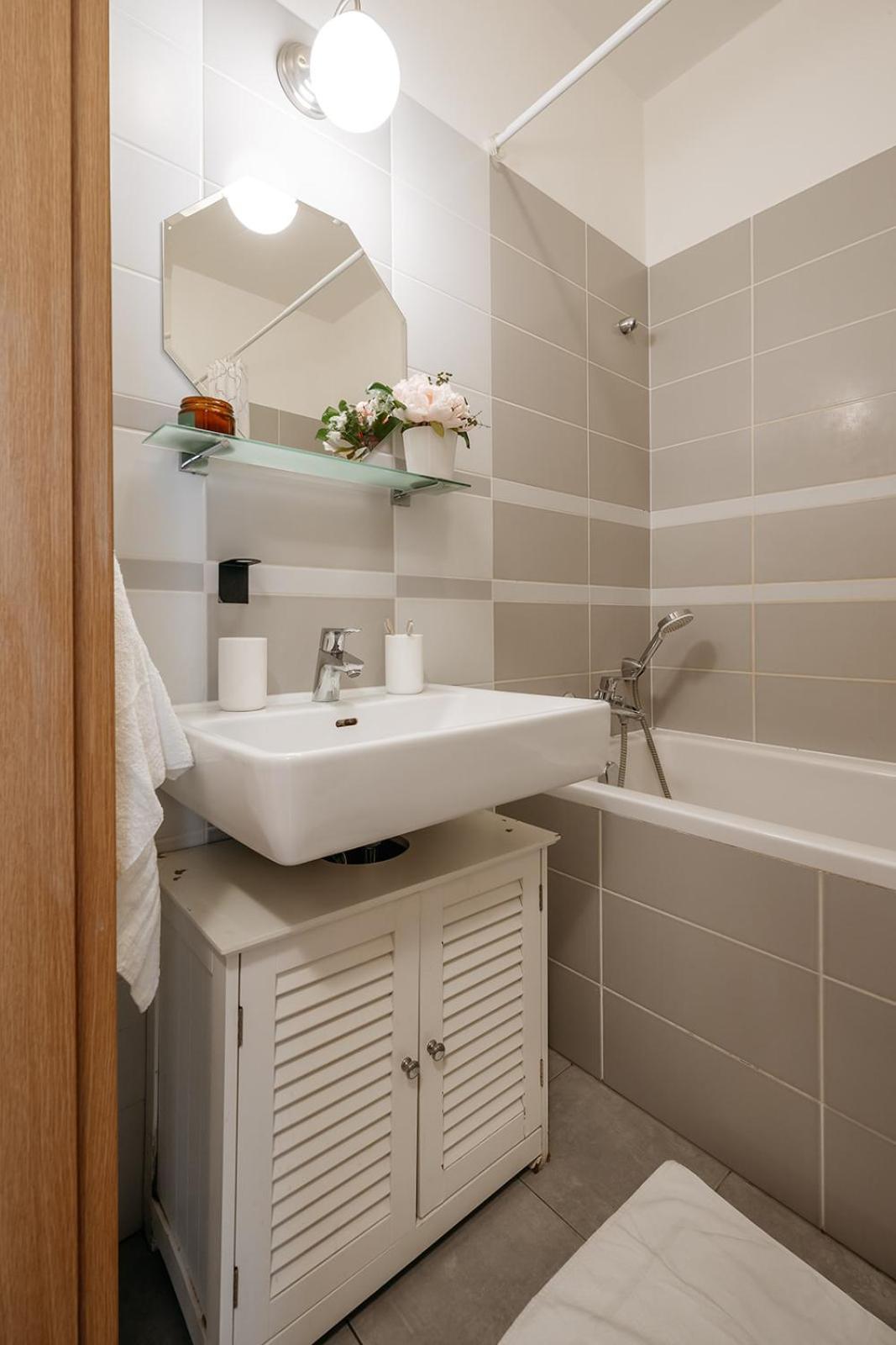 Prague Days - Bright Apartment - Balcony - Private Parking Bagian luar foto
