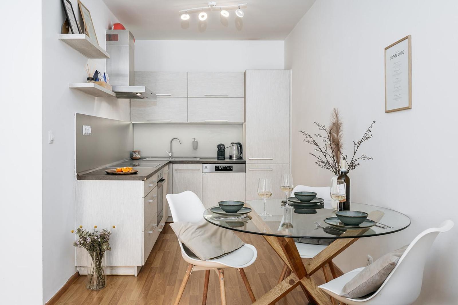 Prague Days - Bright Apartment - Balcony - Private Parking Bagian luar foto