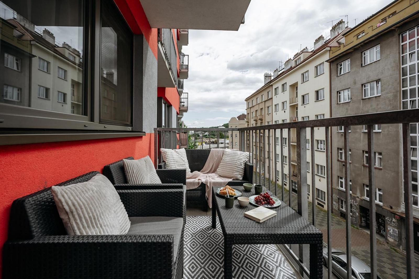 Prague Days - Bright Apartment - Balcony - Private Parking Bagian luar foto