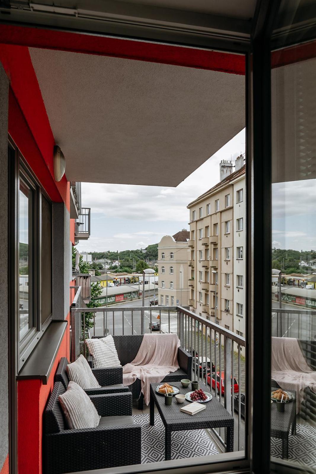 Prague Days - Bright Apartment - Balcony - Private Parking Bagian luar foto