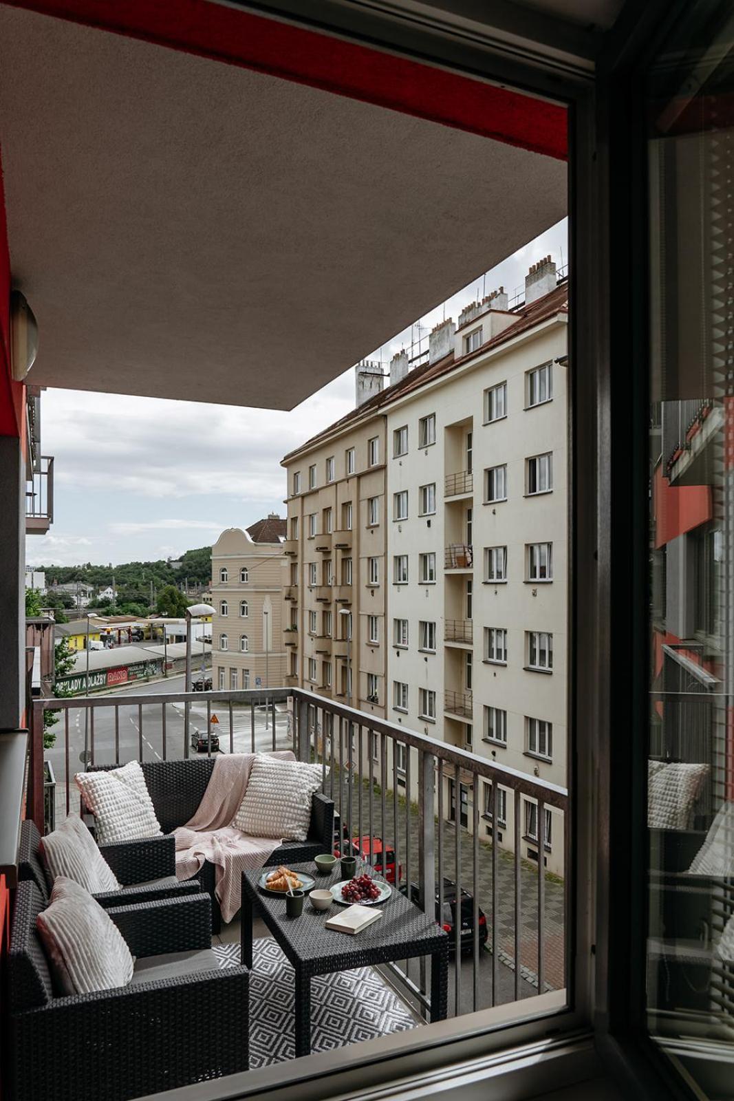 Prague Days - Bright Apartment - Balcony - Private Parking Bagian luar foto